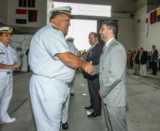 Luiz Fernando Garcia recebeu a medalha Amigo da Marinha, em reconhecimento aos serviços da autoridade portuária na manutenção da segurança da navegação pelos Portos do Paraná