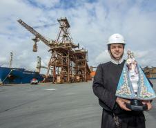 Padroeira do Paraná faz procissão pelo cais do Porto de Paranaguá