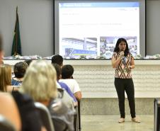 A empresa pública Portos do Paraná acaba de renovar o convênio do Projeto Porto Escola com os municípios de Paranaguá e Antonina. Com o ato desta terça-feira (10), a empresa dá continuidade à atividade que tem como objetivo abrir e aproximar ainda mais o porto da cidade. No programa, isso se dá através da educação. Em cinco anos, já são 9.561 alunos atendidos.