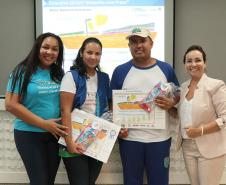 A empresa pública Portos do Paraná acaba de renovar o convênio do Projeto Porto Escola com os municípios de Paranaguá e Antonina. Com o ato desta terça-feira (10), a empresa dá continuidade à atividade que tem como objetivo abrir e aproximar ainda mais o porto da cidade. No programa, isso se dá através da educação. Em cinco anos, já são 9.561 alunos atendidos.