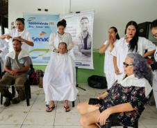 A empresa Portos do Paraná levou a ação a Encantadas. Os moradores tiveram acesso a exames clínicos e vacinação, além de corte de cabelo, aulas de xadrez, orientações sobre qualidade de vida e atividades físicas. A ideia é ampliar o projeto para outras comunidades em 2020. 