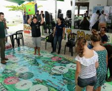 A empresa Portos do Paraná levou a ação a Encantadas. Os moradores tiveram acesso a exames clínicos e vacinação, além de corte de cabelo, aulas de xadrez, orientações sobre qualidade de vida e atividades físicas. A ideia é ampliar o projeto para outras comunidades em 2020. 