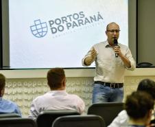 Os projetos executivos da revitalização da Avenida Atílio Fontana, conhecida como Estrada Velha de Alexandra, e da construção de um viaduto sobre a ferrovia da Avenida Roque Vernalha serão doados pela iniciativa privada e executados pelo Governo do Estado. 