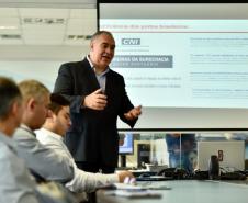 Grupo de trabalho debate propostas para reduzir o tempo dos processos de exportação e importação no Porto de Paranaguá, com a implantação de um sistema comunitário.