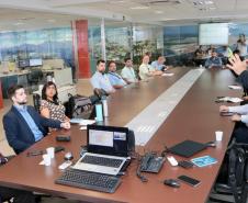 Grupo de trabalho debate propostas para reduzir o tempo dos processos de exportação e importação no Porto de Paranaguá, com a implantação de um sistema comunitário.