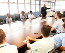 Grupo de trabalho debate propostas para reduzir o tempo dos processos de exportação e importação no Porto de Paranaguá, com a implantação de um sistema comunitário.