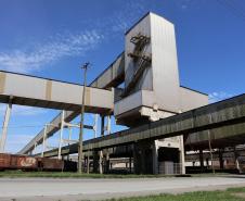 Silos públicos e as estruturas de uso comum aos terminais operadores do Corredor de Exportação passam por uma revisão para operar a todo vapor. A produção ainda está no campo e a previsão é que os trabalhos no porto sejam concluídos até o fim do mês. 