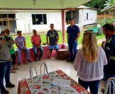 Moradores da Ilha do Teixeira receberam nesta quinta-feira (23) o certificado de conclusão do curso e um kit de ferramentas. O objetivo da ação da empresa Portos do Paraná é que os pescadores possam consertar e fazer a manutenção dos próprios barcos.