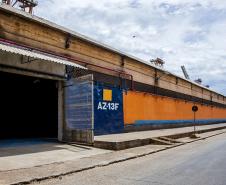 Depois de reformas e um ostensivo controle de pragas, os silos públicos horizontais do Corredor de Exportação do Porto de Paranaguá voltam a receber carga. Localizados no cais, em frente aos berços 212 e 213, os armazéns são destinados ao farelo de soja.