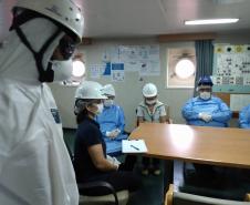 A Portos do Paraná em conjunto com a ANVISA, o OGMO, a Primeira Regional de Saúde, o SAMU e o Hospital Regional do Litoral em Paranaguá promoveram nesta sexta-feira (21), um exercício SIMULADO de atendimento a um tripulante de navio com sintomas de contaminação por coronavírus (COVID-19). 
