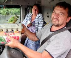 Iniciativa da empresa pública Portos do Paraná é uma forma de ajudar os motoristas, que enfrentam dificuldades em encontrar restaurantes abertos devido à pandemia do coronavírus. Serão distribuídos 55 mil kits, com arroz, feijão, óleo e ovos.