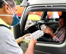 Iniciativa da empresa pública Portos do Paraná é uma forma de ajudar os motoristas, que enfrentam dificuldades em encontrar restaurantes abertos devido à pandemia do coronavírus. Serão distribuídos 55 mil kits, com arroz, feijão, óleo e ovos.