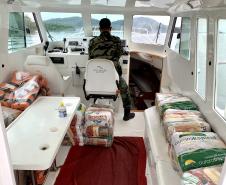 O Governo do Paraná entregou 10,5 toneladas de alimentos para pescadores, ribeirinhos e caiçaras que vivem em nove comunidades do Litoral do Estado.  O esforço atendeu 15 famílias da Ilha da Cotinga, 90 em São Miguel, 28 na Ponta do Ubá, 50 na Eufrasina, 25 na Europinha, 45 na Ilha do Teixeira, 125 na praia de Encantadas (Ilha do Mel), 50 em Piaçaguera e 100 no Amparo.