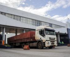 Marca foi alcançada em abril. Foram 58.499 veículos em 30 dias, superando em mais de 3 mil o recorde anterior. Caminhoneiros contam com serviços gratuitos de saúde e doação de alimentos.