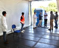 Protocolos aplicados e estrutura montada servirão de referência em divisas, fronteiras e aeroportos do Estado. Representantes da Secretaria Estadual de Saúde visitaram as instalações portuárias nessa sexta-feira (19). 