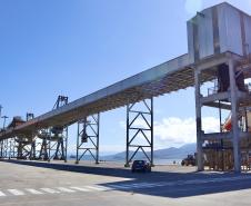 Obra foi inaugurada pelo governador Ratinho Junior. Investimentos da Portos do Paraná somam R$ 201,7 milhões. Também foi assinada a contratação das obras de derrocagem, para aumentar a profundidade do calado, e a autorização para investimentos que irão para ampliar a exportação de açúcar. 