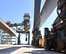 Obra foi inaugurada pelo governador Ratinho Junior. Investimentos da Portos do Paraná somam R$ 201,7 milhões. Também foi assinada a contratação das obras de derrocagem, para aumentar a profundidade do calado, e a autorização para investimentos que irão para ampliar a exportação de açúcar. 