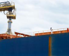 Obra foi inaugurada pelo governador Ratinho Junior. Investimentos da Portos do Paraná somam R$ 201,7 milhões. Também foi assinada a contratação das obras de derrocagem, para aumentar a profundidade do calado, e a autorização para investimentos que irão para ampliar a exportação de açúcar. 