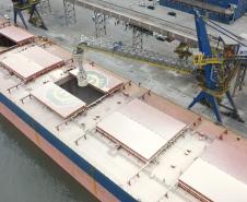 Obra foi inaugurada pelo governador Ratinho Junior. Investimentos da Portos do Paraná somam R$ 201,7 milhões. Também foi assinada a contratação das obras de derrocagem, para aumentar a profundidade do calado, e a autorização para investimentos que irão para ampliar a exportação de açúcar. 