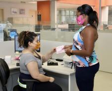Para lembrar da importância de cuidar-se, como parte do empodeiramento delas, esta semana, a empresa pública distribuiu às quase 80 mulheres do quadro, máscaras cor de rosa, com um convite para a palestra, que encerra a ação na próxima quinta-feira, dia 29.