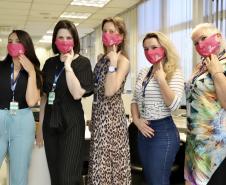 Para lembrar da importância de cuidar-se, como parte do empodeiramento delas, esta semana, a empresa pública distribuiu às quase 80 mulheres do quadro, máscaras cor de rosa, com um convite para a palestra, que encerra a ação na próxima quinta-feira, dia 29.