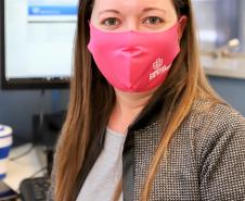 Para lembrar da importância de cuidar-se, como parte do empodeiramento delas, esta semana, a empresa pública distribuiu às quase 80 mulheres do quadro, máscaras cor de rosa, com um convite para a palestra, que encerra a ação na próxima quinta-feira, dia 29.