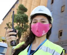 Para lembrar da importância de cuidar-se, como parte do empodeiramento delas, esta semana, a empresa pública distribuiu às quase 80 mulheres do quadro, máscaras cor de rosa, com um convite para a palestra, que encerra a ação na próxima quinta-feira, dia 29.