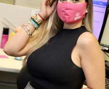 Para lembrar da importância de cuidar-se, como parte do empodeiramento delas, esta semana, a empresa pública distribuiu às quase 80 mulheres do quadro, máscaras cor de rosa, com um convite para a palestra, que encerra a ação na próxima quinta-feira, dia 29.