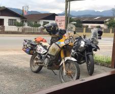 Curiosidade para os nossos colaboradores: a história por traz da moto embarcada na última terça-feira (13), aqui pelo Porto de Paranaguá.