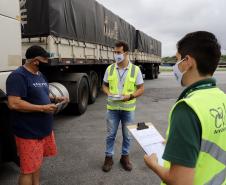 A empresa pública Portos do Paraná dá início à campanha para orientar os trabalhadores portuários, prestadores de serviços e caminhoneiros quanto ao teste do etilômetro, que passa ser realizado a partir do próximo dia 30. O etilômetros é o equipamento utilizado para fazer o exame que indica a concentração de álcool no ar exalado dos pulmões de quem é testado.