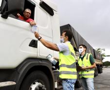 A empresa pública Portos do Paraná dá início à campanha para orientar os trabalhadores portuários, prestadores de serviços e caminhoneiros quanto ao teste do etilômetro, que passa ser realizado a partir do próximo dia 30. O etilômetros é o equipamento utilizado para fazer o exame que indica a concentração de álcool no ar exalado dos pulmões de quem é testado.