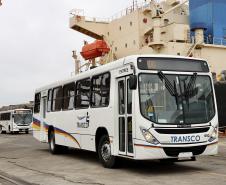 São 155 ônibus em uma única operação. Veículos de transporte coletivo serão levados para os portos de Boma, no Congo, e Luanda, em Angola. A operação é feita no cais público, pela empresa Marcon. 