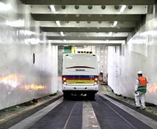 São 155 ônibus em uma única operação. Veículos de transporte coletivo serão levados para os portos de Boma, no Congo, e Luanda, em Angola. A operação é feita no cais público, pela empresa Marcon. 