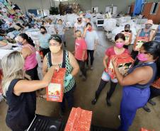 Natal Voluntário faz a alegria de 126 crianças em Paranaguá e Antonina