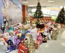 Natal Voluntário faz a alegria de 126 crianças em Paranaguá e Antonina