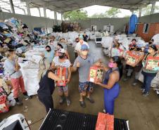 Natal Voluntário faz a alegria de 126 crianças em Paranaguá e Antonina