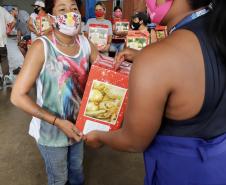 Natal Voluntário faz a alegria de 126 crianças em Paranaguá e Antonina