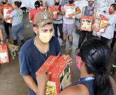 Natal Voluntário faz a alegria de 126 crianças em Paranaguá e Antonina