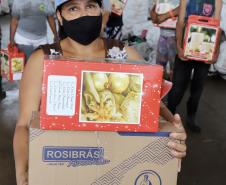 Natal Voluntário faz a alegria de 126 crianças em Paranaguá e Antonina