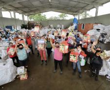 Natal Voluntário faz a alegria de 126 crianças em Paranaguá e Antonina