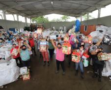 Natal Voluntário faz a alegria de 126 crianças em Paranaguá e Antonina