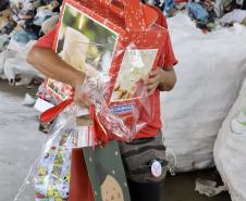 Natal Voluntário faz a alegria de 126 crianças em Paranaguá e Antonina