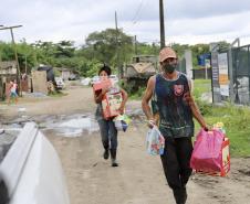 Natal Voluntário faz a alegria de 126 crianças em Paranaguá e Antonina