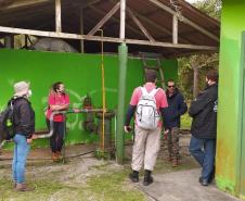 O Programa de Educação Ambiental - PEA desenvolvido pela Portos do Paraná tem por objetivo propor ações educativas junto às comunidades pesqueiras inseridas na área de influência direta do empreendimento