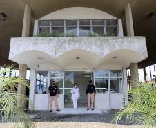 Visando dar mais conforto a quem opera e trabalha no porto de Paranaguá, acompanhantes ganham sala de espera e mulheres banheiros exclusivos na faixa portuária