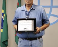 A Portos do Paraná encerrou nesta quarta-feira, dia 27, a entrega das homenagens aos colaboradores com mais tempo de empresa. Foram 38 portuários que receberam uma placa de agradecimento pelos mais de 40 anos de dedicação à empresa pública.