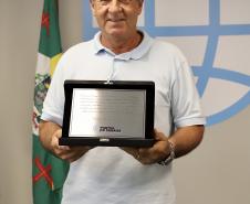 A Portos do Paraná encerrou nesta quarta-feira, dia 27, a entrega das homenagens aos colaboradores com mais tempo de empresa. Foram 38 portuários que receberam uma placa de agradecimento pelos mais de 40 anos de dedicação à empresa pública.