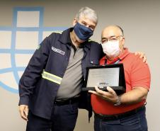 Na semana do Dia do Portuário, 39 colaboradores com mais de 40 anos de casa recebem placa de agradecimento pelos serviços prestados.