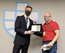 Na semana do Dia do Portuário, 39 colaboradores com mais de 40 anos de casa recebem placa de agradecimento pelos serviços prestados.
