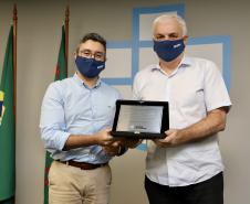 Na semana do Dia do Portuário, 39 colaboradores com mais de 40 anos de casa recebem placa de agradecimento pelos serviços prestados.